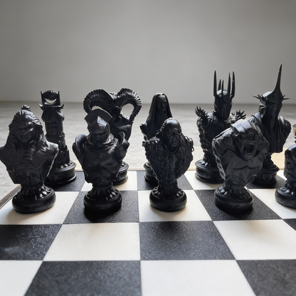 Handgefertigtes Fantasy-Schachspiel 50 × 50 cm